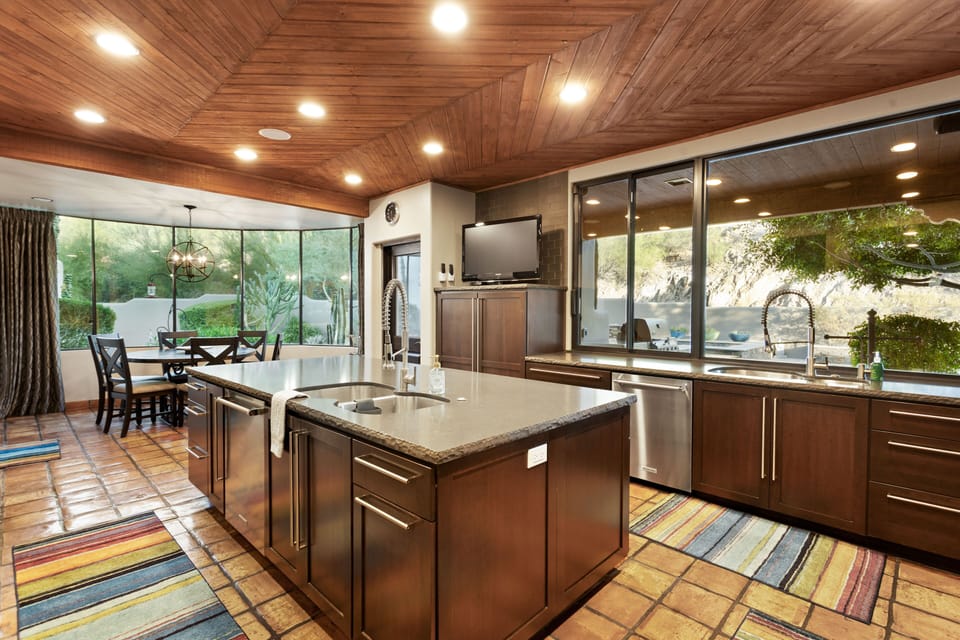 Fully Equipped Kitchen w/ Large  Center Island