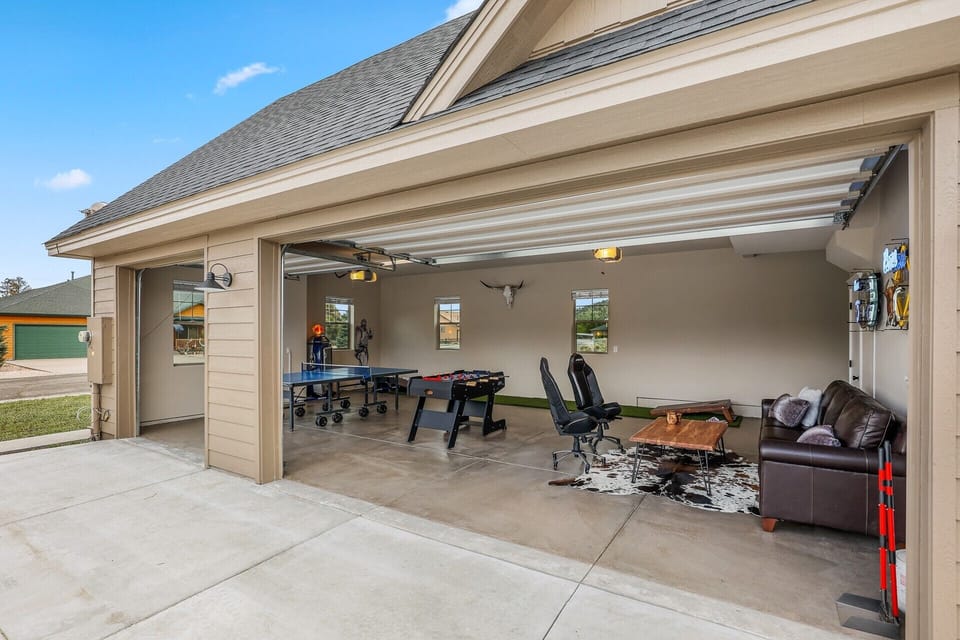 Gameroom / Garage