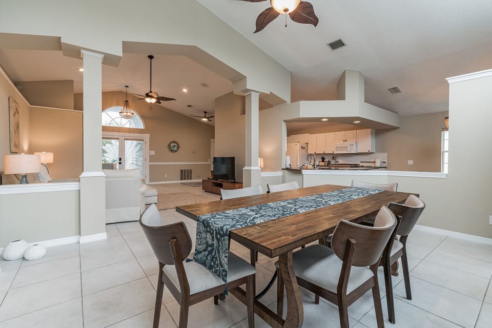 House, 3 Bedrooms | Private kitchen | Fridge, oven, coffee/tea maker, toaster