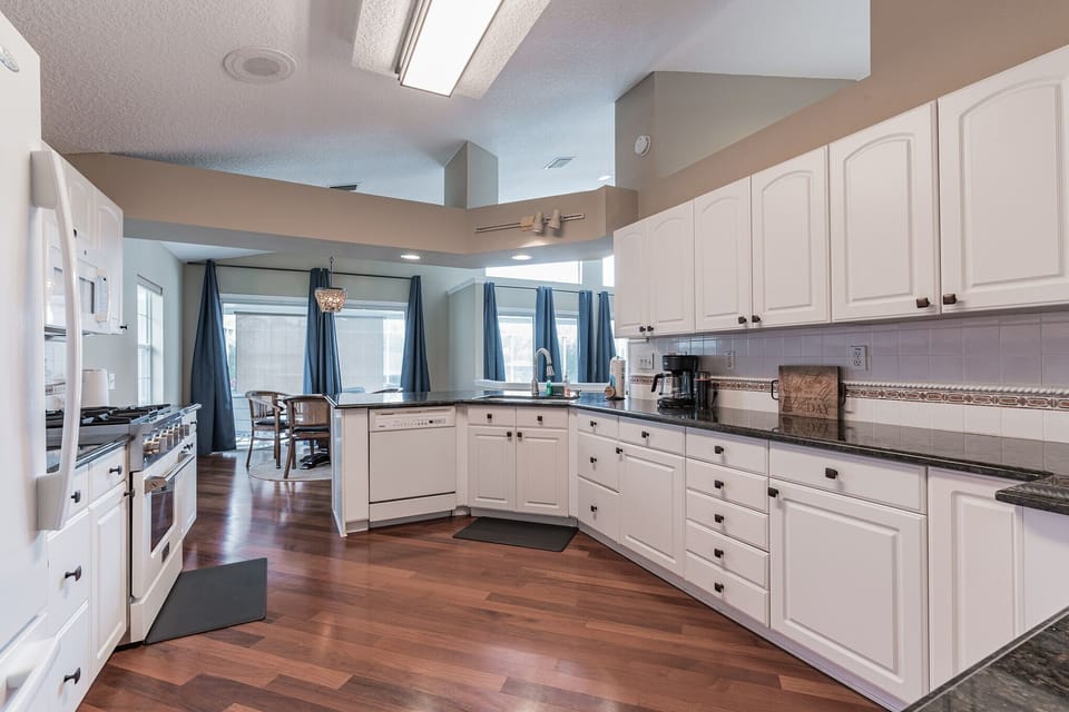 House, 3 Bedrooms | Private kitchen | Fridge, oven, coffee/tea maker, toaster