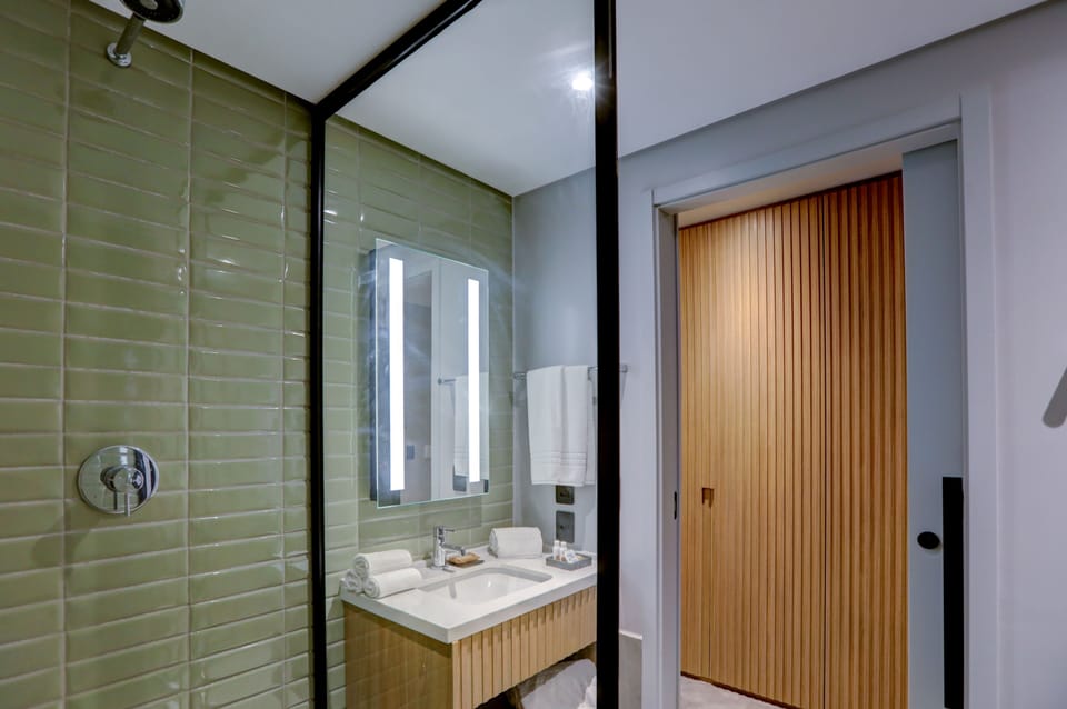 Shower, free toiletries, hair dryer, towels