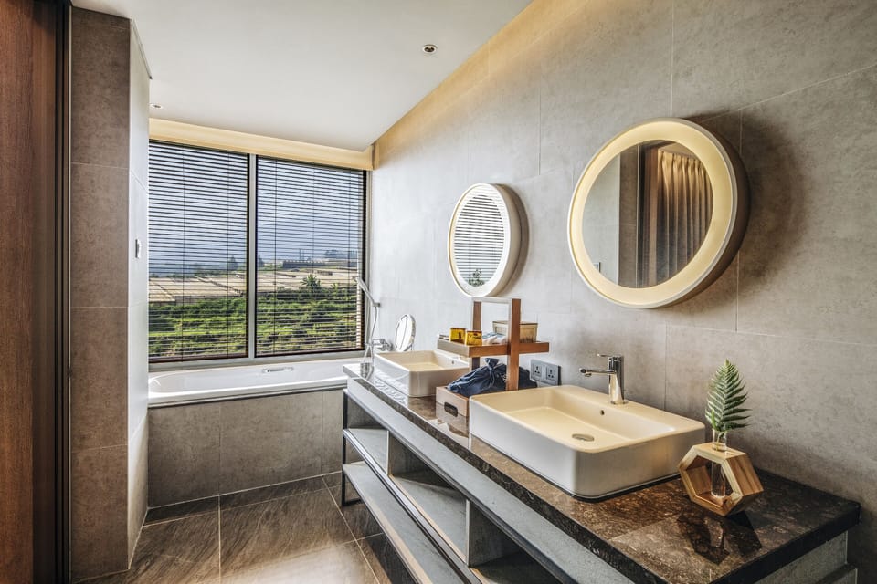 Junior Suite (Valley) | Bathroom | Free toiletries, hair dryer, slippers