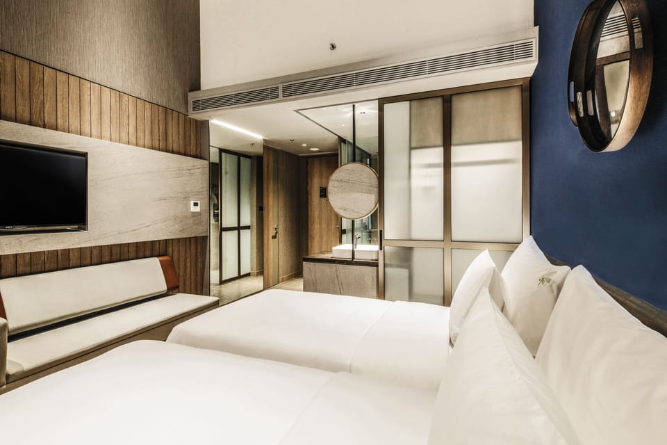 Superior Room | Minibar, in-room safe, desk, laptop workspace
