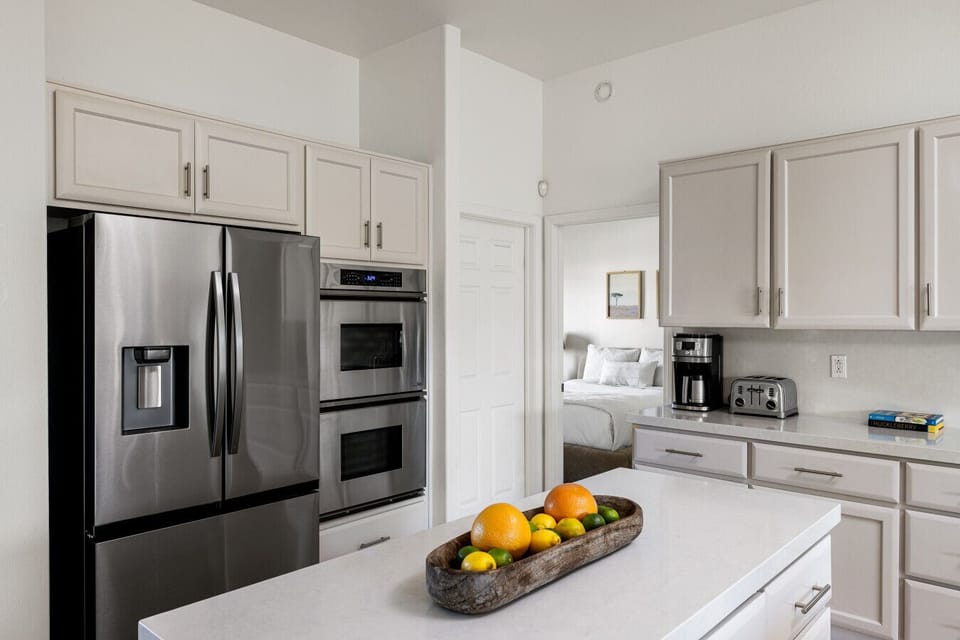 Fully equipped kitchen with a spacious island perfect for family breakfasts and easy cooking.