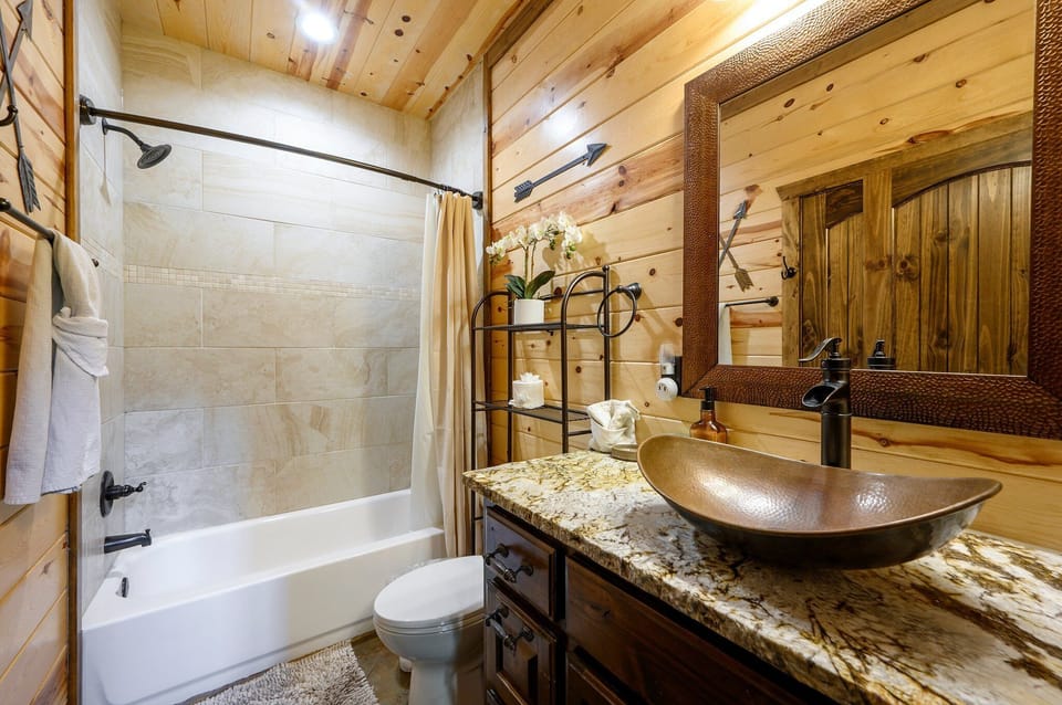Fresh towels & on-demand hot water, shower/tub option awaits you after a relaxing soak in the hot tub!