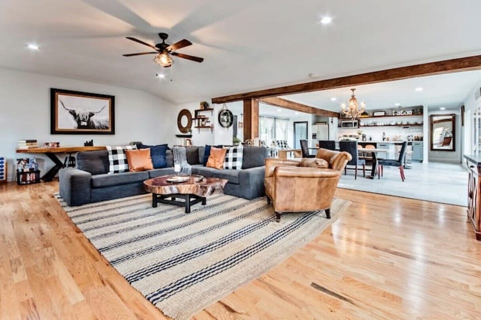 Open floor concept Spacious Living room with a large Sectional couches! 
