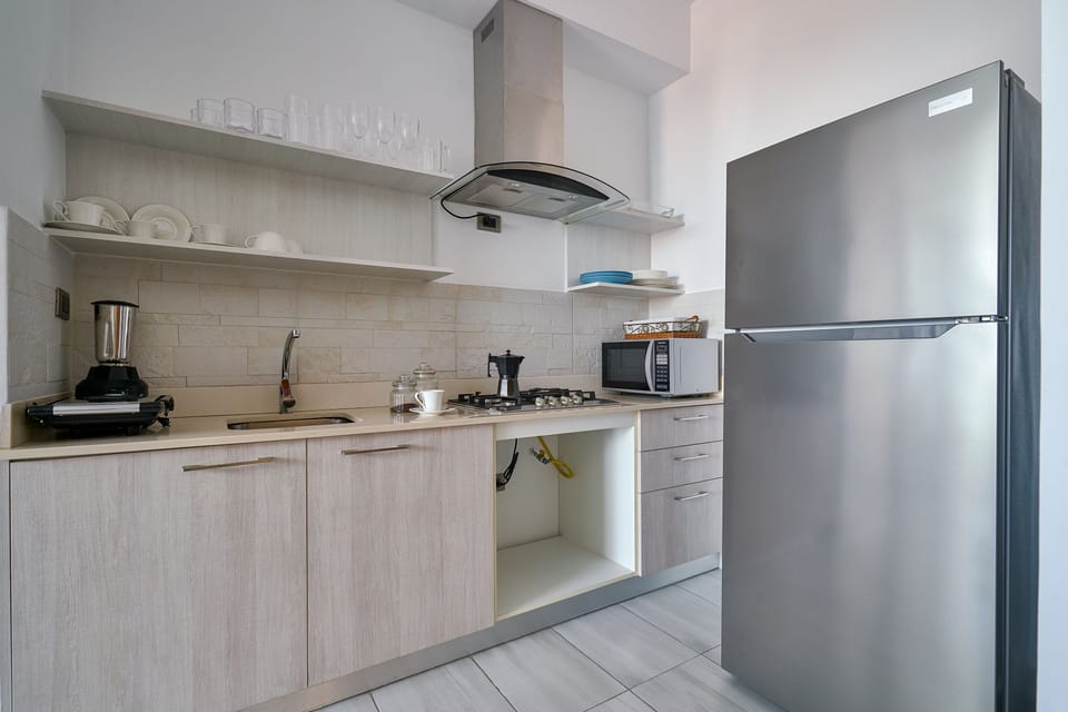 Kitchen area, fully equipped