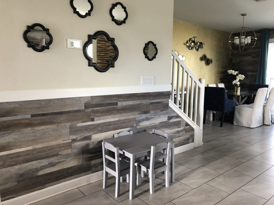 Kid dining table & chairs