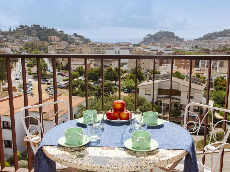 Sky, Table, Furniture, Plant, Property, Building, Cloud, Chair, Tableware, Outdoor Furniture
