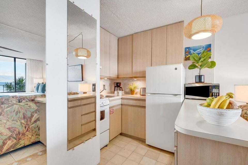 Full Kitchen with Microwave