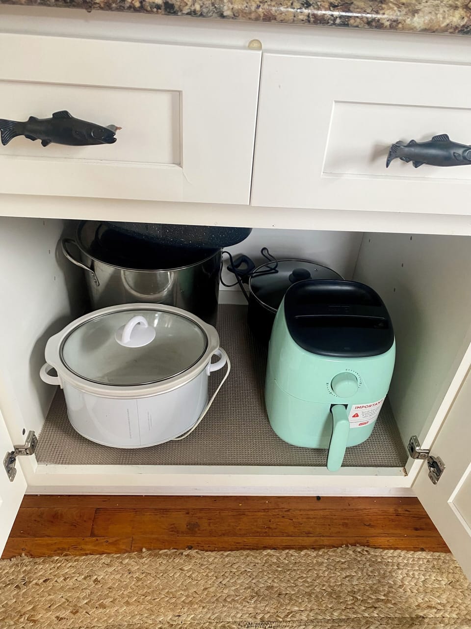 Fully stocked kitchen
We have an air fryer and a crock pot 