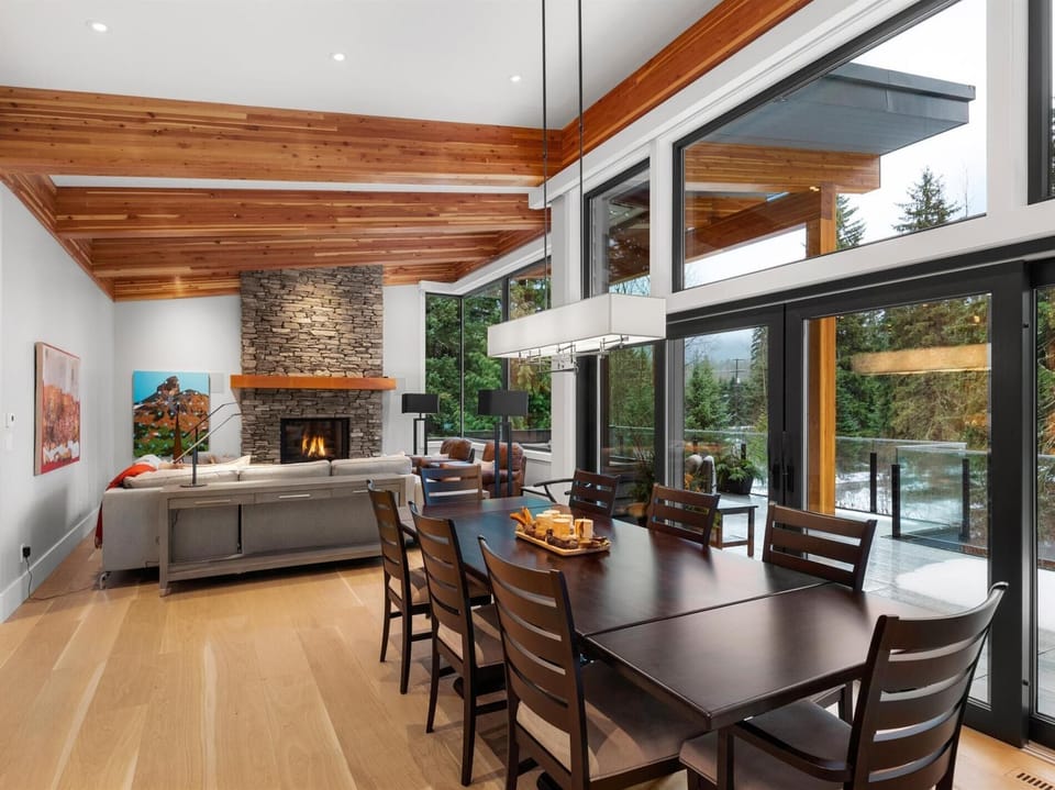 Large dinning area with natural light
