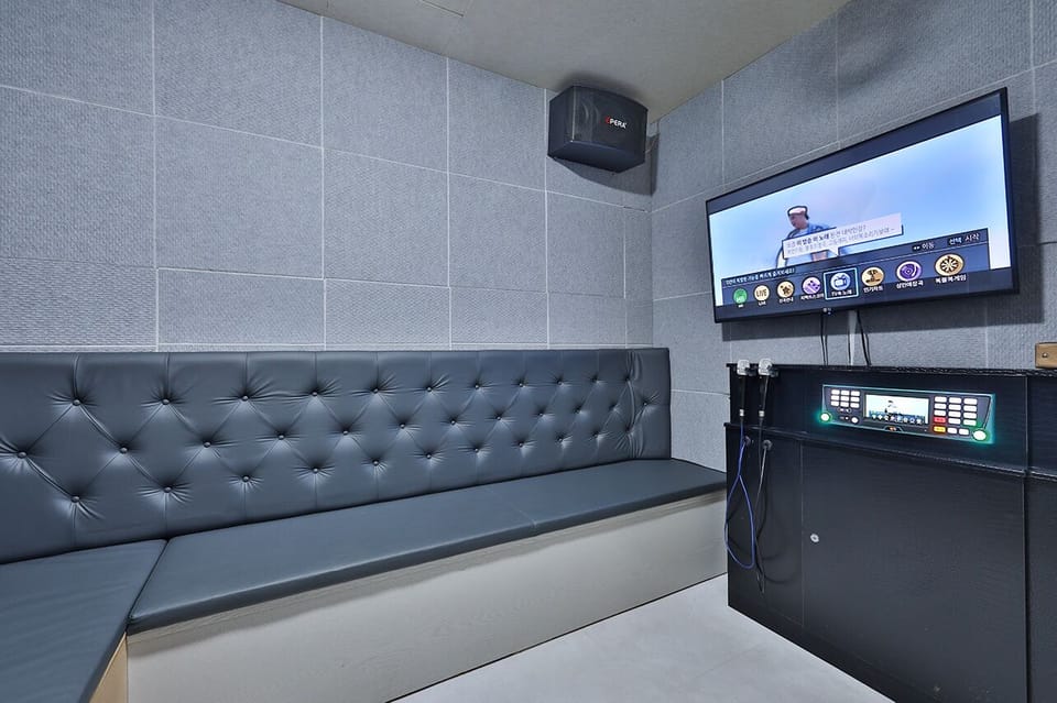 Family Quadruple Room | Living area | 65-inch Smart TV with cable channels, TV, computer
