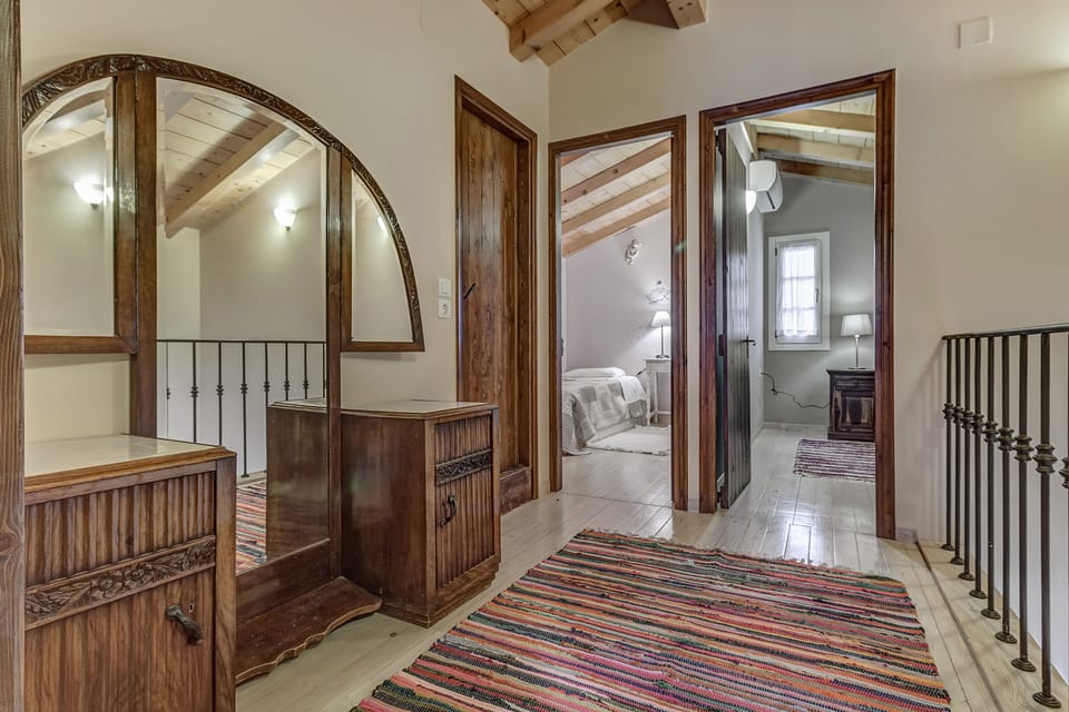 Traditional Apartment | 4 bedrooms, soundproofing, free WiFi, bed sheets