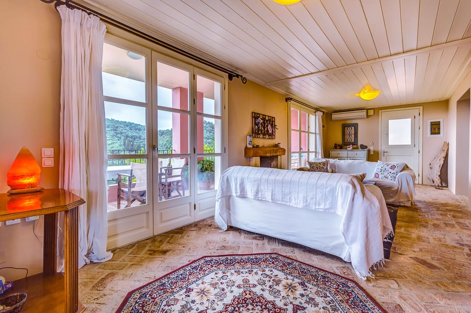 Traditional Apartment | Living area