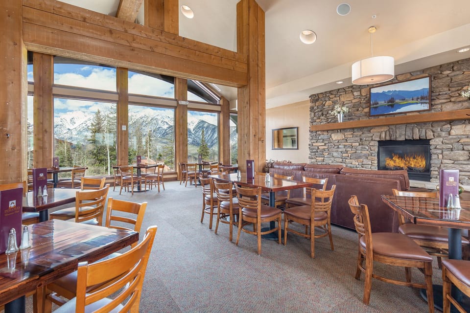 Durango Mountain Club - 2nd Floor - Bar, restaurant and game room