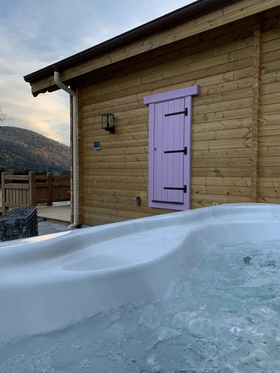 Outdoor spa tub