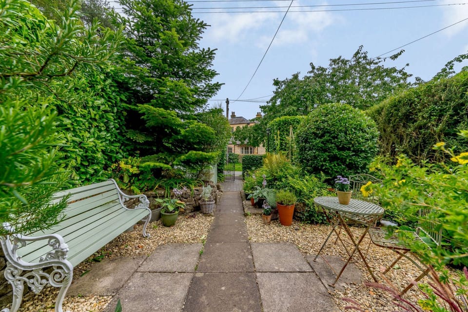 Star Cottage Patio - StayCotswold
