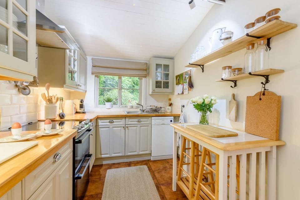 Star Cottage Kitchen - StayCotswold
