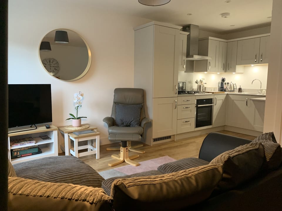 Open Plan living room, fully equipped kitchen, smart TV