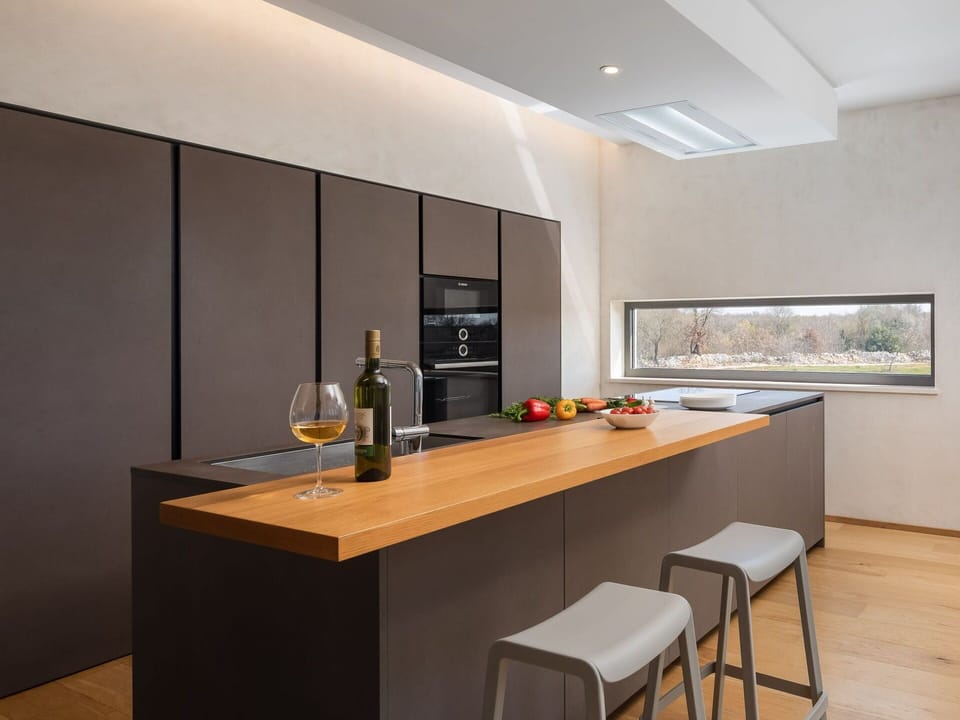 Cabinetry, Furniture, Property, Table, Countertop, Building, Wood, Bottle, Interior Design, House