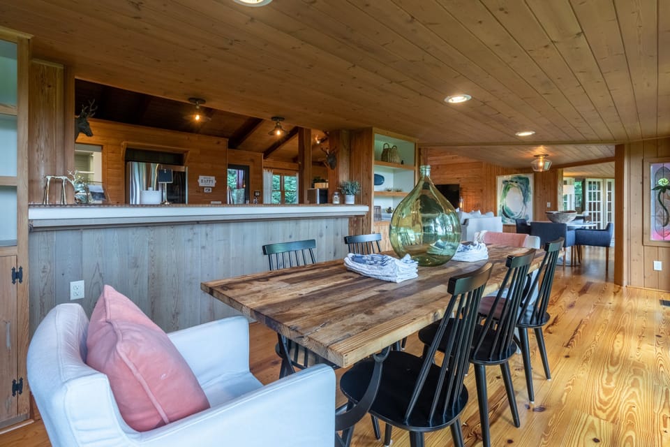Dining area right off the kitchen