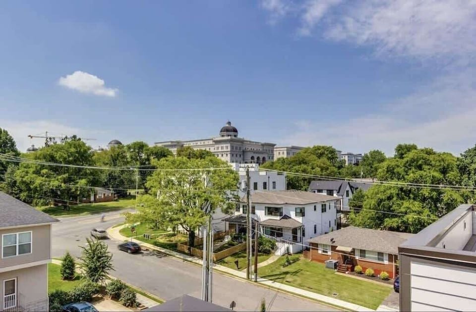 Within walking distance to Belmont University!