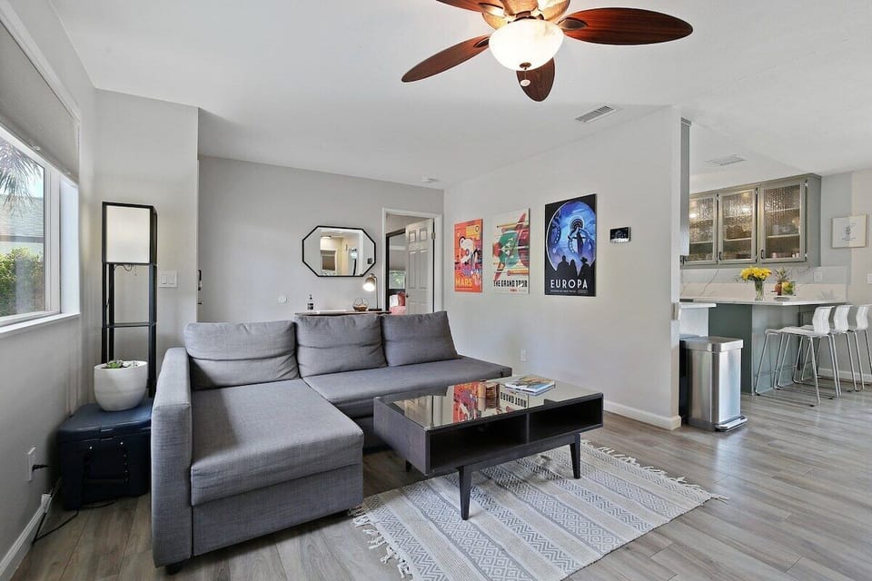 Living Room - Plenty of seating for everyone