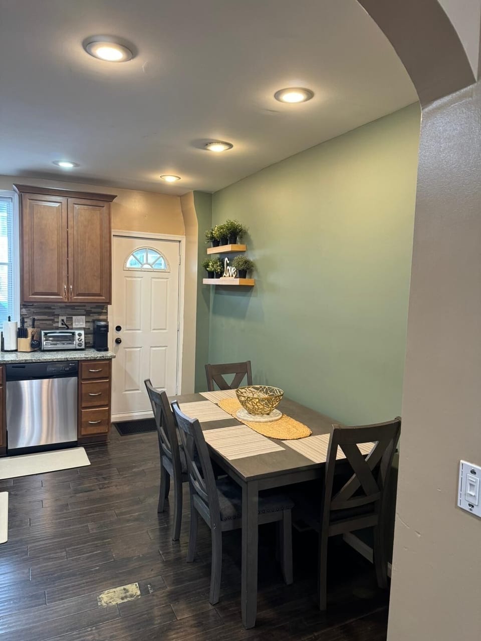 Eat-In Kitchen.