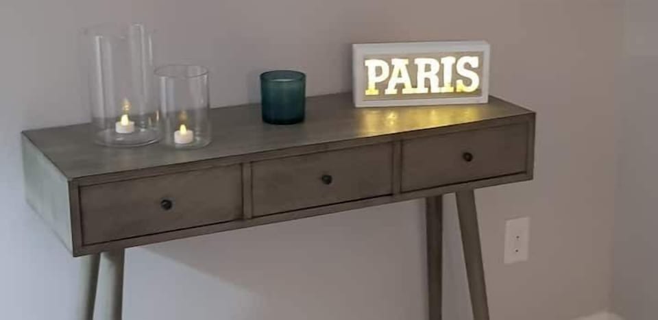 Entry way table