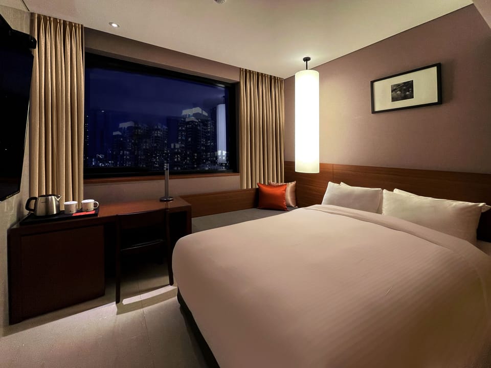Standard Double | Premium bedding, down comforters, individually decorated, desk