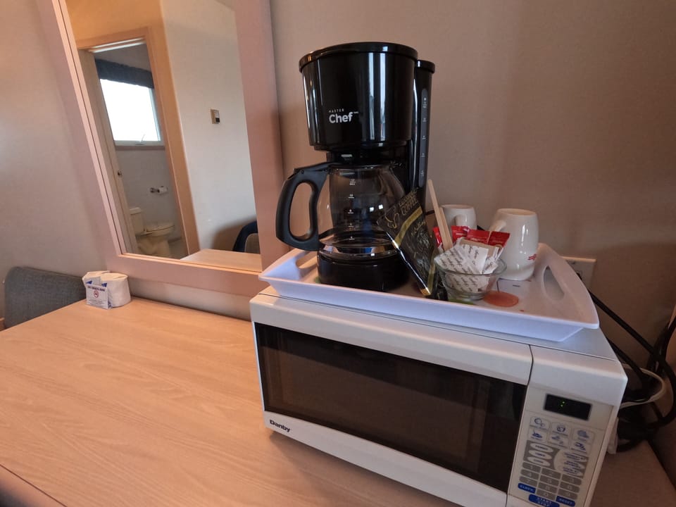 Deluxe Room, Multiple Beds | Desk, laptop workspace, WiFi (free), bed sheets