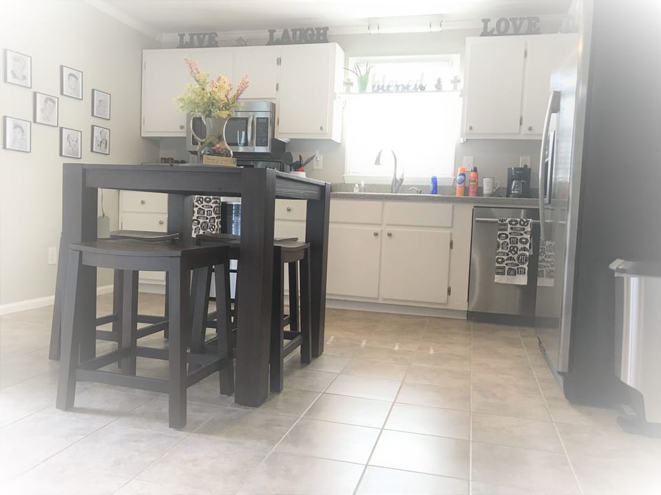 Eat in kitchen