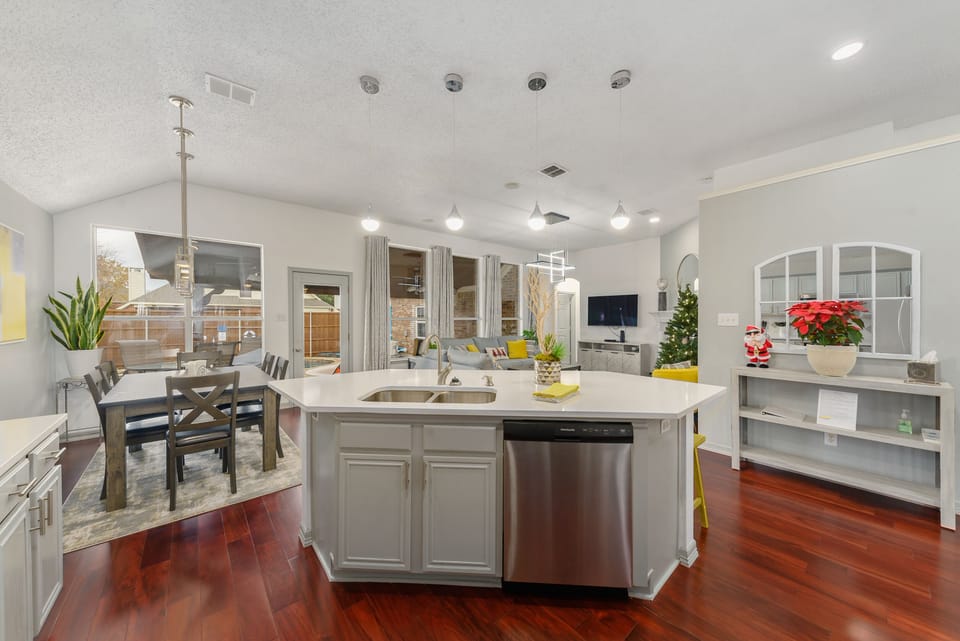 Kitchen over looking pool 