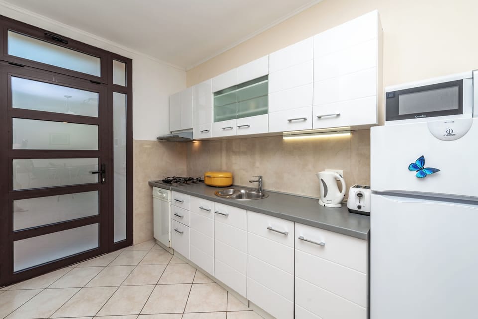 Apartment, 2 Bedrooms, Smoking, Terrace | Interior