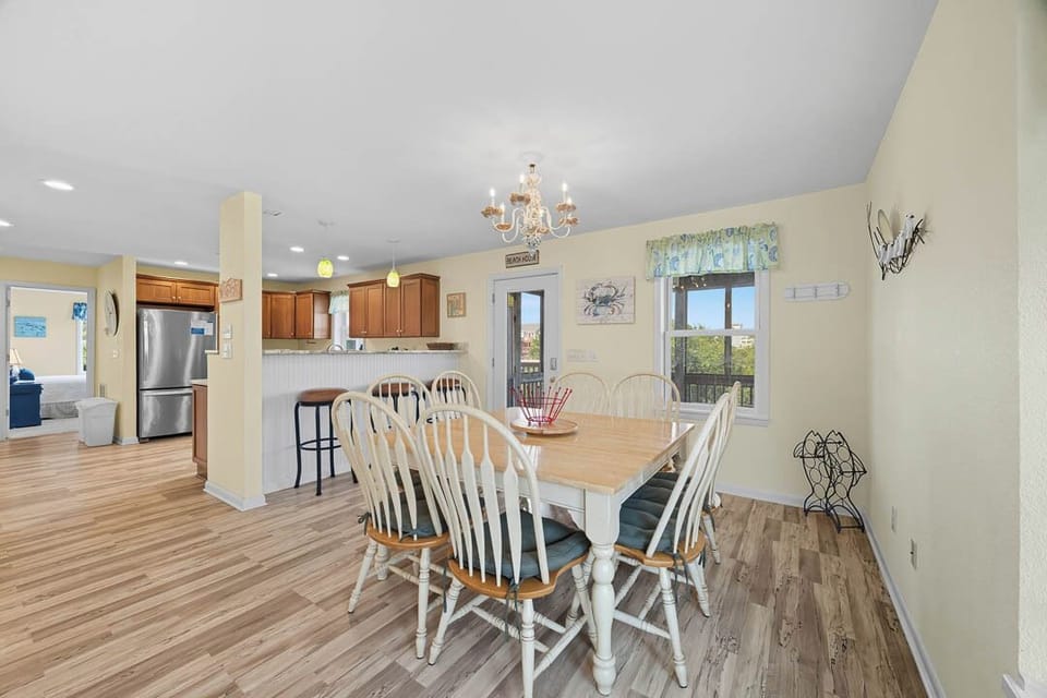 Mid-Level Dining Room with Table (seats 8)