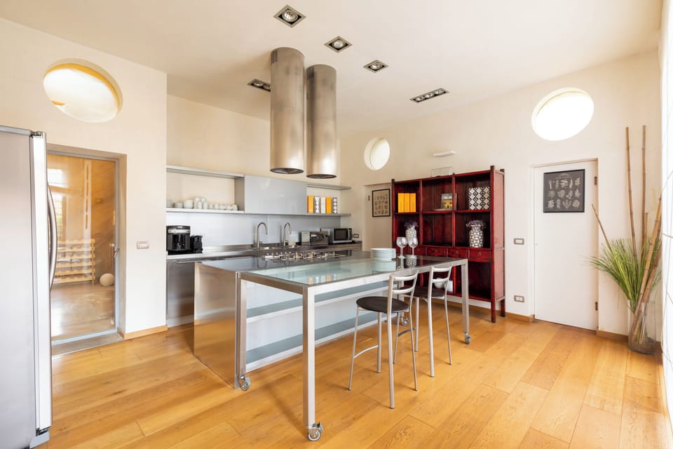 Luxury Cottage | Private kitchen | Coffee/tea maker, electric kettle
