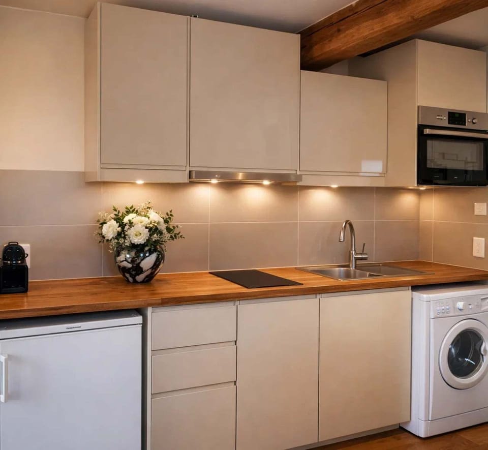 Well equipped kitchen with amenities for your stay