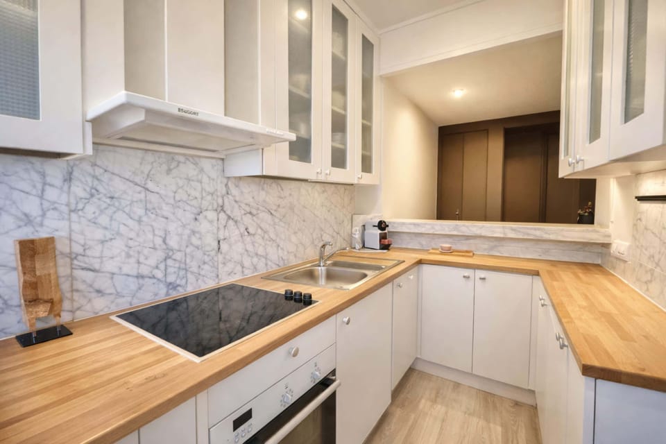 Fully Equipped Modern Kitchen