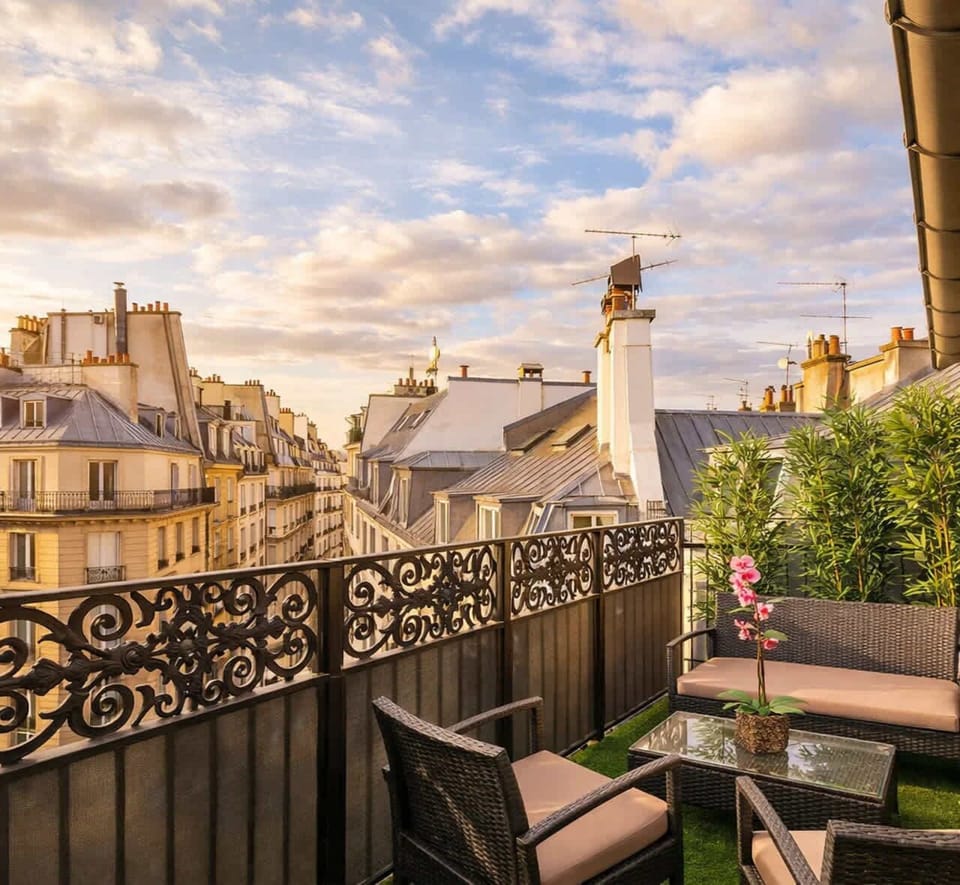 Secure & cozy balcony