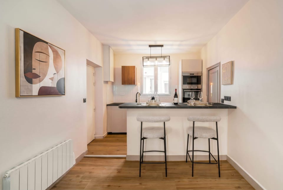 A kitchen designed with all the tools you need for a pleasant stay.