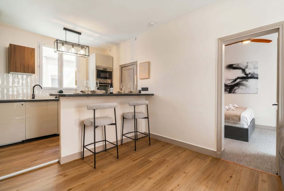 Bright living room opening onto the kitchen