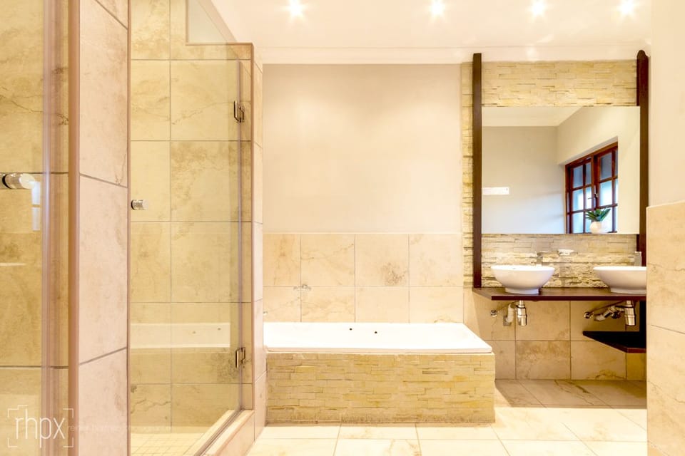 Family 4-bed Room | Bathroom | Free toiletries, hair dryer, towels