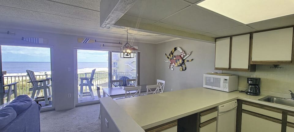DIAMOND HEAD 312 - LIVING-AREA