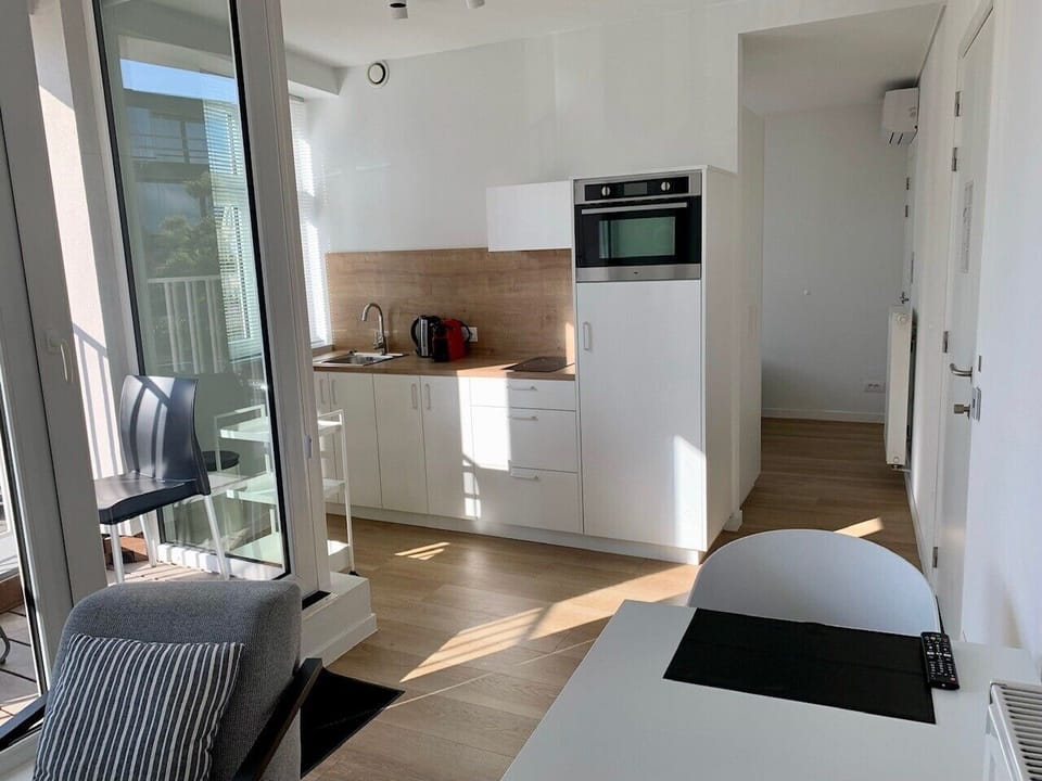 Deluxe Studio, 1 Twin Bed | Private kitchen | Full-size fridge, microwave, stovetop, espresso maker
