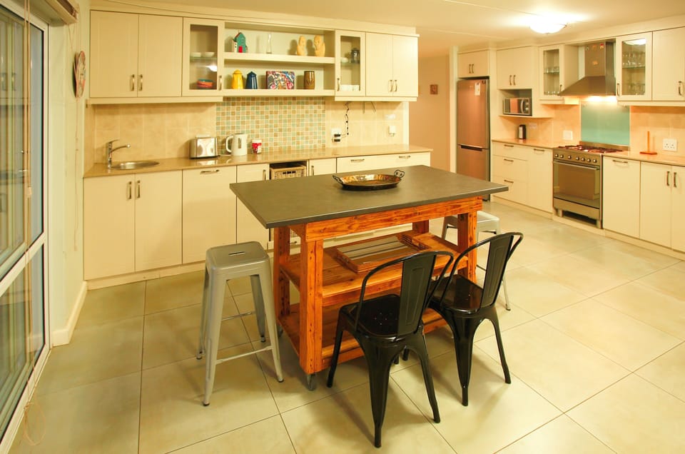 Deluxe House | Private kitchen | Fridge, microwave, oven, stovetop