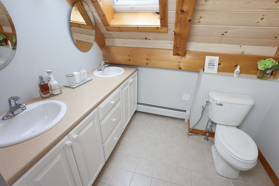 Full bath next to Brooklyn bedroom upstairs. Double sinks, shower/tub.
