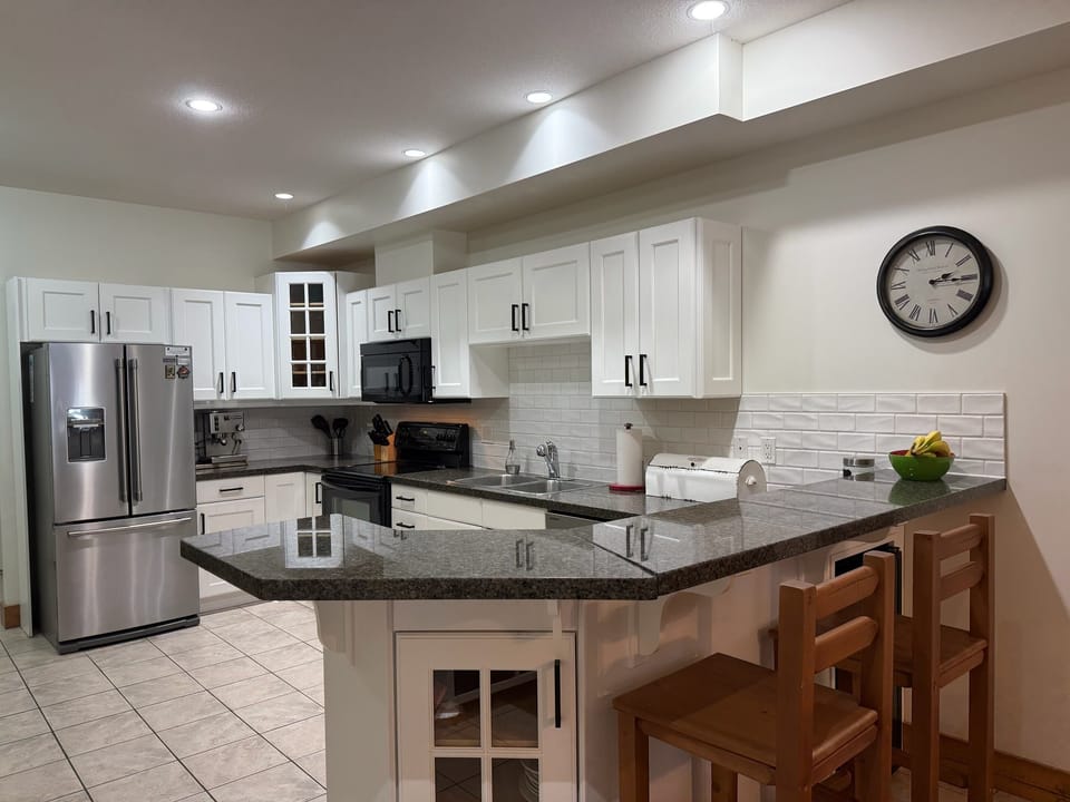Fully Featured Large Kitchen with built in Wine Cooler 