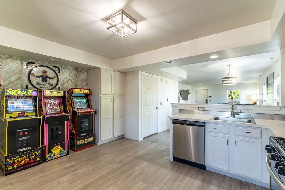 Enjoy classic arcade games like Pac-Man, Street Fighter II, and Mortal Kombat!