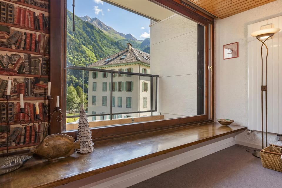 Large sunny balcony Mont-Blanc view